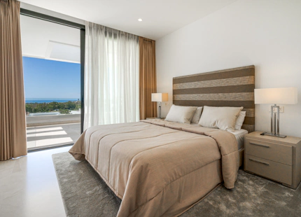 VILLA DE LUJO CONTEMPORÁNEA CON VISTAS PANORÁMICAS EN LA ALQUERÍA, BENAHAVÍS