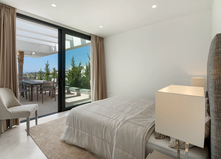 VILLA DE LUJO CONTEMPORÁNEA CON VISTAS PANORÁMICAS EN LA ALQUERÍA, BENAHAVÍS