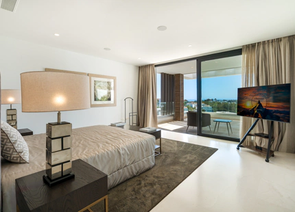 VILLA DE LUJO CONTEMPORÁNEA CON VISTAS PANORÁMICAS EN LA ALQUERÍA, BENAHAVÍS