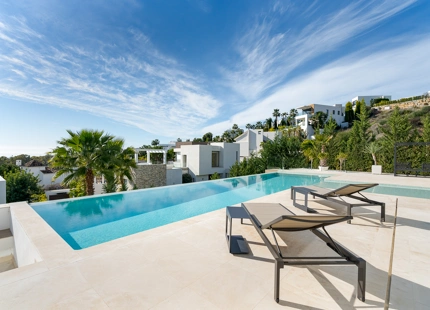 VILLA DE LUJO CONTEMPORÁNEA CON VISTAS PANORÁMICAS EN LA ALQUERÍA, BENAHAVÍS