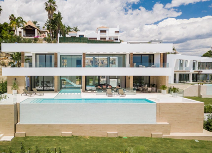 VILLA DE LUJO CONTEMPORÁNEA CON VISTAS PANORÁMICAS EN LA ALQUERÍA, BENAHAVÍS
