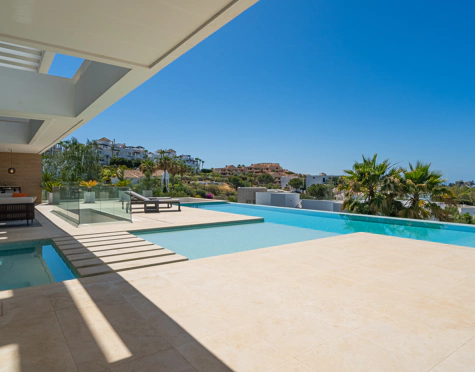 Villa en venta en La Alqueria, Benahavis
