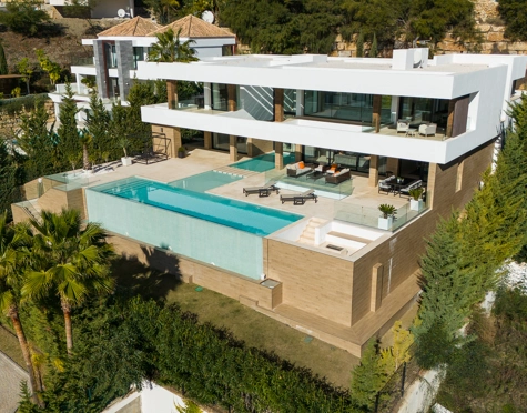 Villa for sale in La Alqueria, Benahavis
