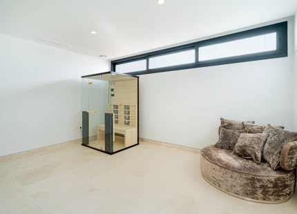 VILLA DE LUJO CONTEMPORÁNEA CON VISTAS PANORÁMICAS EN LA ALQUERÍA, BENAHAVÍS
