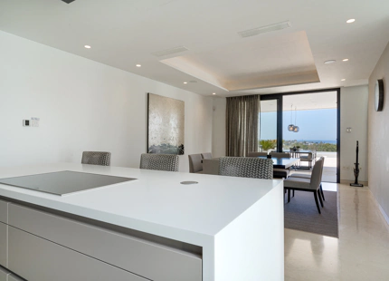 VILLA DE LUJO CONTEMPORÁNEA CON VISTAS PANORÁMICAS EN LA ALQUERÍA, BENAHAVÍS