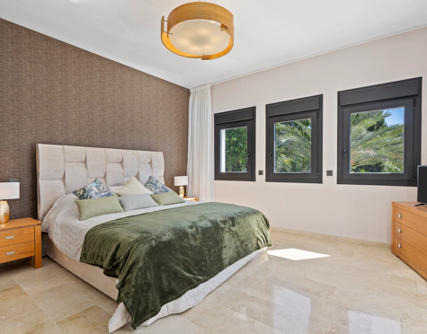 Villa for sale in Paraiso Alto, Benahavis