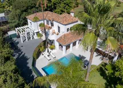 ELEGANTE VILLA DE LUJO CON EXCEPCIONAL VIDA AL AIRE LIBRE EN EL PARAÍSO ALTO, BENAHAVÍS