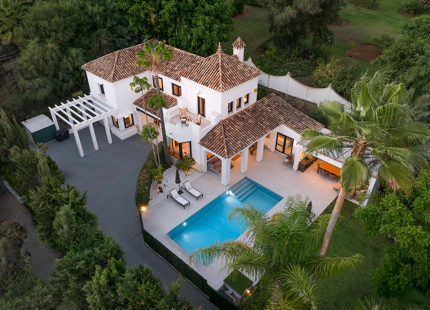 ELEGANTE VILLA DE LUJO CON EXCEPCIONAL VIDA AL AIRE LIBRE EN EL PARAÍSO ALTO, BENAHAVÍS