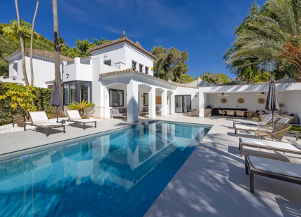 ELEGANTE VILLA DE LUJO CON EXCEPCIONAL VIDA AL AIRE LIBRE EN EL PARAÍSO ALTO, BENAHAVÍS