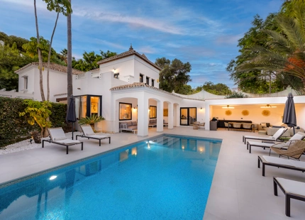 ELEGANTE VILLA DE LUJO CON EXCEPCIONAL VIDA AL AIRE LIBRE EN EL PARAÍSO ALTO, BENAHAVÍS
