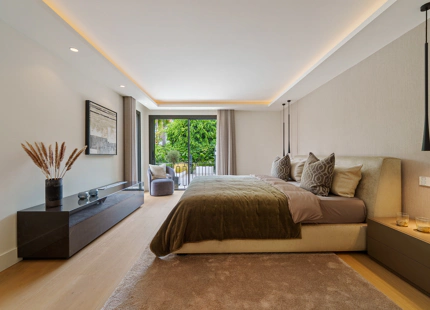 VILLA DE LUJO CON INCREÍBLES ESPACIOS EXTERIORES Y CARACTERÍSTICAS EN MARBELLA