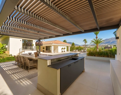 Villa for sale in Nueva Andalucia, Marbella