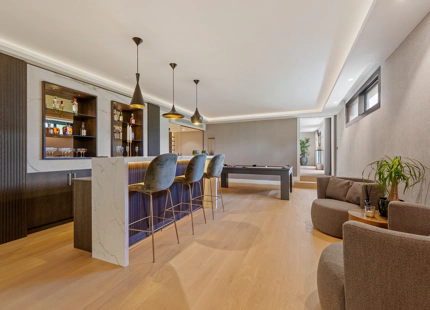 VILLA DE LUJO CON INCREÍBLES ESPACIOS EXTERIORES Y CARACTERÍSTICAS EN MARBELLA