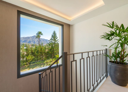 VILLA DE LUJO CON INCREÍBLES ESPACIOS EXTERIORES Y CARACTERÍSTICAS EN MARBELLA