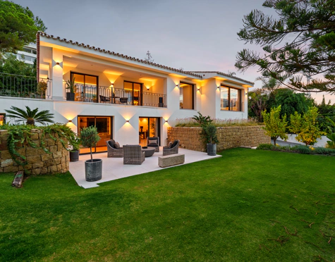 Villa for sale in Nueva Andalucia, Marbella