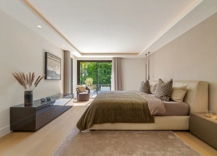 VILLA DE LUJO CON INCREÍBLES ESPACIOS EXTERIORES Y CARACTERÍSTICAS EN MARBELLA