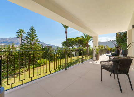 VILLA DE LUJO CON INCREÍBLES ESPACIOS EXTERIORES Y CARACTERÍSTICAS EN MARBELLA