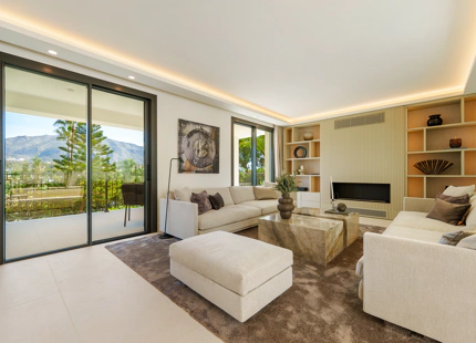 VILLA DE LUJO CON INCREÍBLES ESPACIOS EXTERIORES Y CARACTERÍSTICAS EN MARBELLA