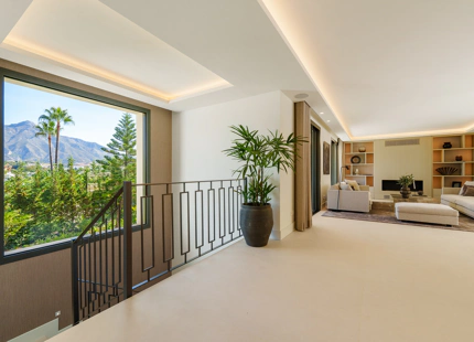 VILLA DE LUJO CON INCREÍBLES ESPACIOS EXTERIORES Y CARACTERÍSTICAS EN MARBELLA