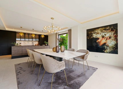 VILLA DE LUJO CON INCREÍBLES ESPACIOS EXTERIORES Y CARACTERÍSTICAS EN MARBELLA