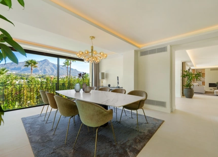 VILLA DE LUJO CON INCREÍBLES ESPACIOS EXTERIORES Y CARACTERÍSTICAS EN MARBELLA