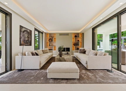 VILLA DE LUJO CON INCREÍBLES ESPACIOS EXTERIORES Y CARACTERÍSTICAS EN MARBELLA