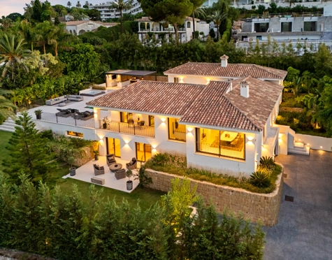 Villa for sale in Nueva Andalucia, Marbella