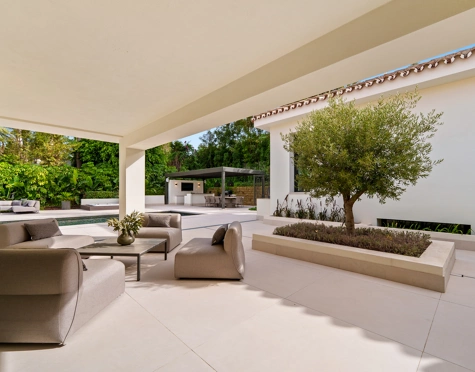 Villa for sale in Nueva Andalucia, Marbella