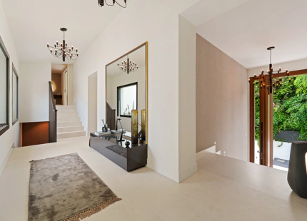 VILLA DE LUJO CON INCREÍBLES ESPACIOS EXTERIORES Y CARACTERÍSTICAS EN MARBELLA