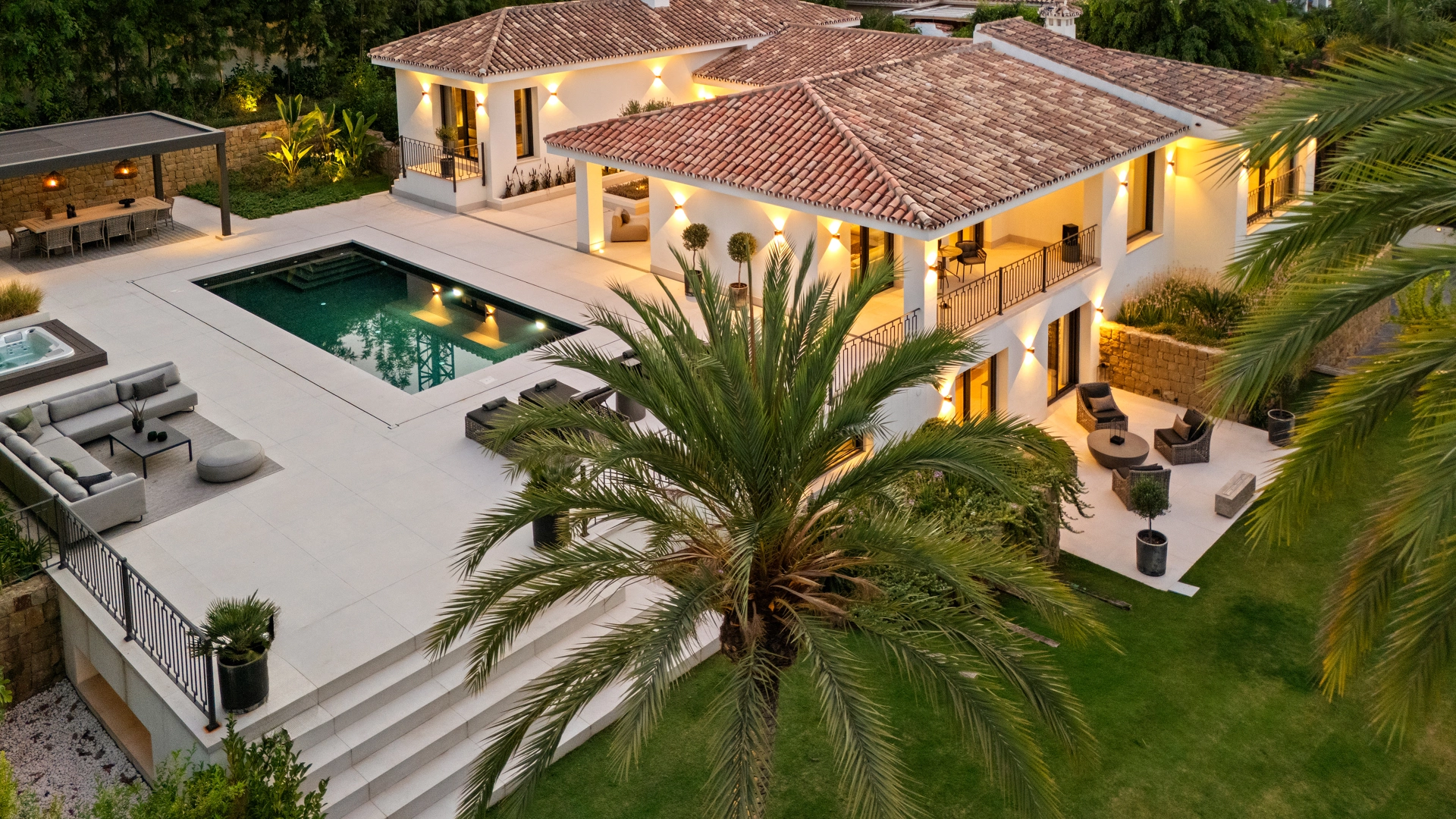 Villa en venta en Nueva Andalucia, Marbella