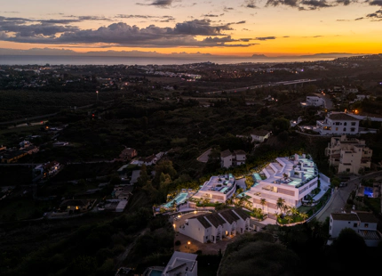 APARTAMENTO CONTEMPORÁNEO DE DOS DORMITORIOS EN UBICACIÓN PRIVILEGIADA DE GOLF