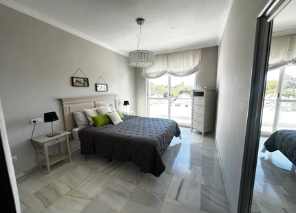 APARTAMENTO DE 2 DORMITORIOS EN PLANTA MEDIA CON VISTAS A LA CONCHA EN NUEVA ANDALUCÍA