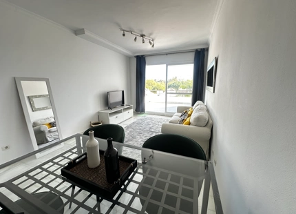 APARTAMENTO DE 2 DORMITORIOS EN PLANTA MEDIA CON VISTAS A LA CONCHA EN NUEVA ANDALUCÍA