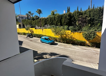APARTAMENTO DE 2 DORMITORIOS EN PLANTA MEDIA CON VISTAS A LA CONCHA EN NUEVA ANDALUCÍA