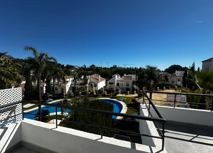 APARTAMENTO DE 2 DORMITORIOS EN PLANTA MEDIA CON VISTAS A LA CONCHA EN NUEVA ANDALUCÍA