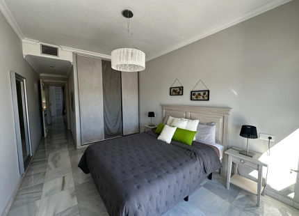 APARTAMENTO DE 2 DORMITORIOS EN PLANTA MEDIA CON VISTAS A LA CONCHA EN NUEVA ANDALUCÍA