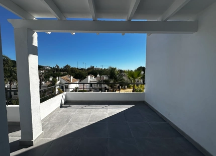 APARTAMENTO DE 2 DORMITORIOS EN PLANTA MEDIA CON VISTAS A LA CONCHA EN NUEVA ANDALUCÍA
