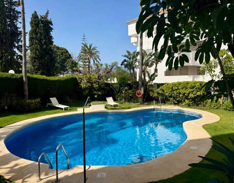 ÁTICO DÚPLEX CON ENCANTO EN GUADALMINA BAJA