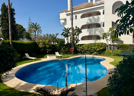 ÁTICO DÚPLEX CON ENCANTO EN GUADALMINA BAJA
