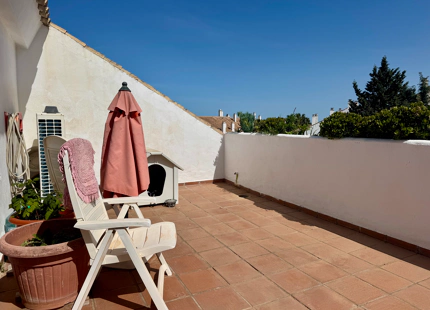 ÁTICO DÚPLEX CON ENCANTO EN GUADALMINA BAJA