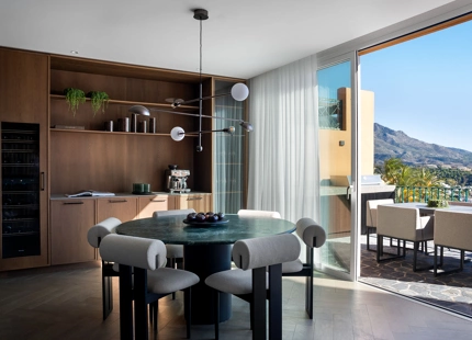 FULLY RENOVATED DUPLEX PENTHOUSE WITH PANORAMIC SEA AND MOUNTAIN VIEWS IN NUEVA ANDALUCÍA