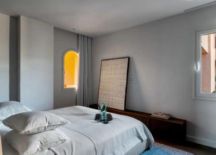 FULLY RENOVATED DUPLEX PENTHOUSE WITH PANORAMIC SEA AND MOUNTAIN VIEWS IN NUEVA ANDALUCÍA