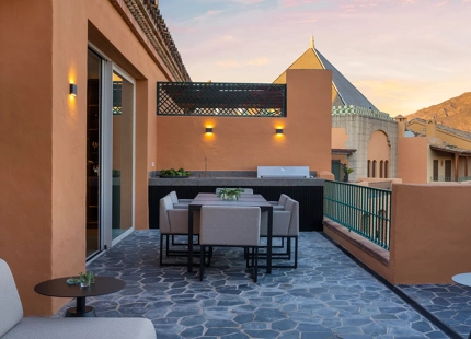 FULLY RENOVATED DUPLEX PENTHOUSE WITH PANORAMIC SEA AND MOUNTAIN VIEWS IN NUEVA ANDALUCÍA
