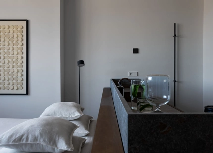 FULLY RENOVATED DUPLEX PENTHOUSE WITH PANORAMIC SEA AND MOUNTAIN VIEWS IN NUEVA ANDALUCÍA