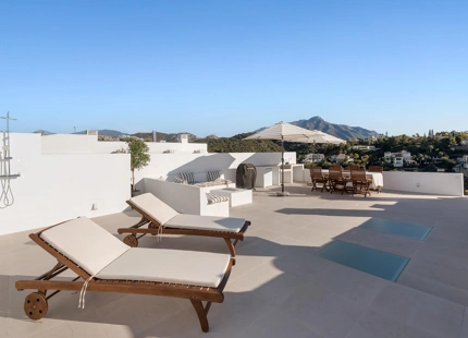 CONTEMPORARY SEA VIEW PENTHOUSE WITH ROOFTOP TERRACE IN LA QUINTA