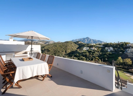 CONTEMPORARY SEA VIEW PENTHOUSE WITH ROOFTOP TERRACE IN LA QUINTA