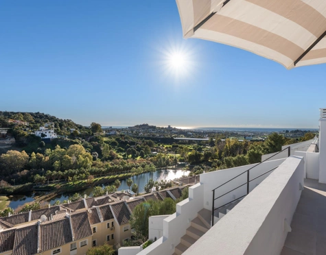 Penthouse for sale in La Quinta, Benahavis