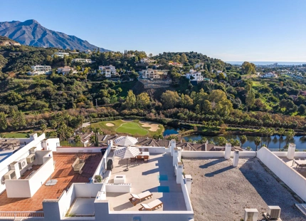 CONTEMPORARY SEA VIEW PENTHOUSE WITH ROOFTOP TERRACE IN LA QUINTA