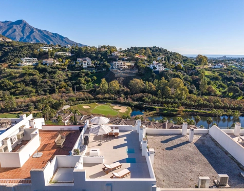 Penthouse for sale in La Quinta, Benahavis
