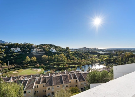 CONTEMPORARY SEA VIEW PENTHOUSE WITH ROOFTOP TERRACE IN LA QUINTA